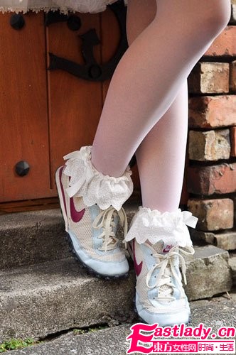 斑斕襪子 玩轉(zhuǎn)多彩腿部時(shí)尚