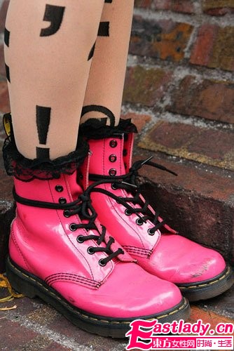 斑斕襪子 玩轉(zhuǎn)多彩腿部時(shí)尚