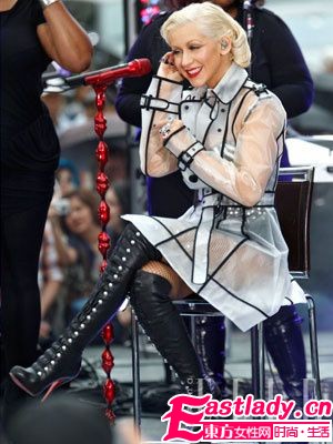 捆綁式長(zhǎng)靴 打造明星超強(qiáng)氣場(chǎng)