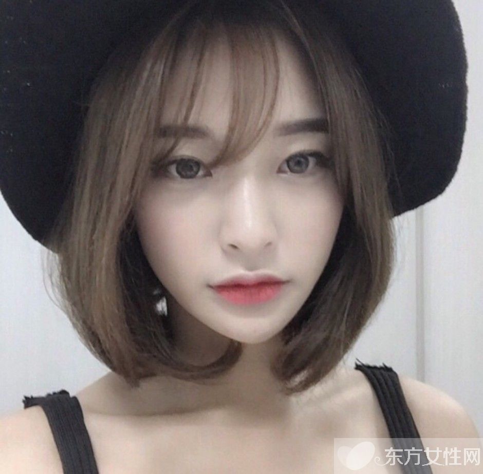 短發(fā)戴什么帽子好看？一頂帽子為美加滿分