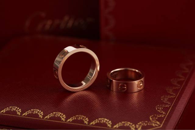 時裝周最in時尚元素 衣服不夠配飾來湊