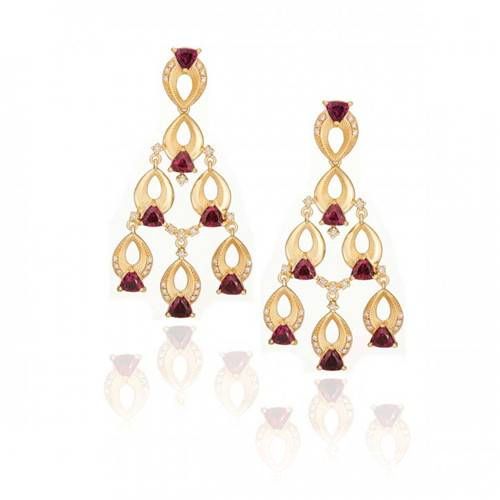 想 提氣 那自然少不了一副亮眼的紅色耳環(huán)