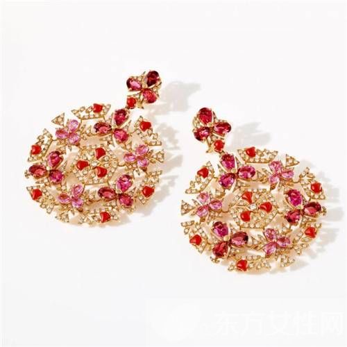 想 提氣 那自然少不了一副亮眼的紅色耳環(huán)