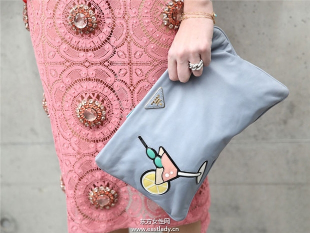 時(shí)裝周時(shí)尚達(dá)人珠寶首飾成點(diǎn)睛之物