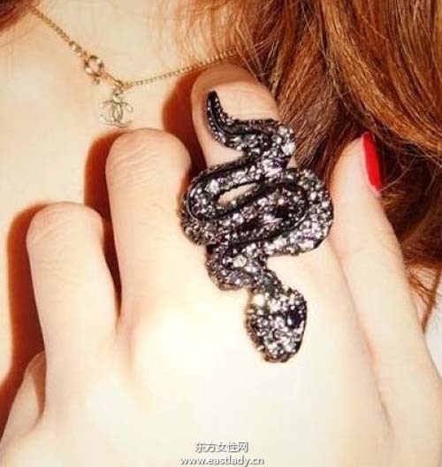 蛇年必備轉(zhuǎn)運(yùn)飾品很潮又實(shí)用