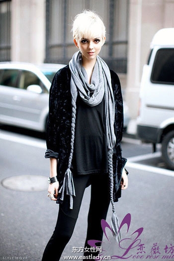 歐美街頭圍巾混搭穿出江南風(fēng)情