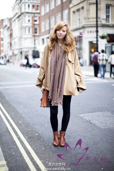 歐美街頭圍巾混搭穿出江南風(fēng)情