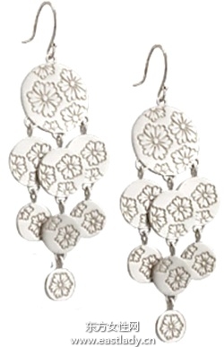 精致別樣耳環(huán)彰顯小女人的優(yōu)雅和美麗