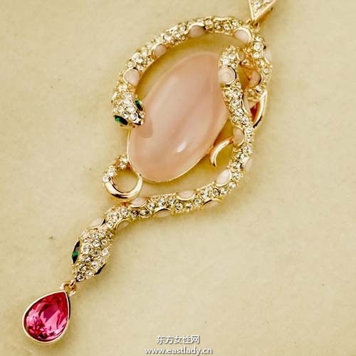 蛇年必備轉(zhuǎn)運(yùn)飾品很潮又實(shí)用