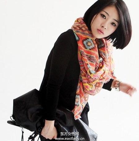 春日的絲巾裝點出時尚的元素和春天的氣息