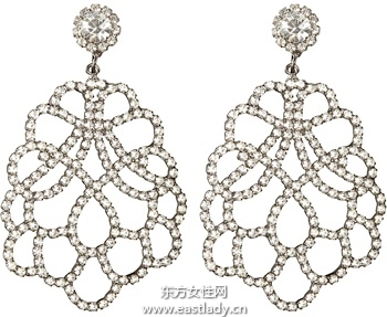 精致別樣耳環(huán)彰顯小女人的優(yōu)雅和美麗