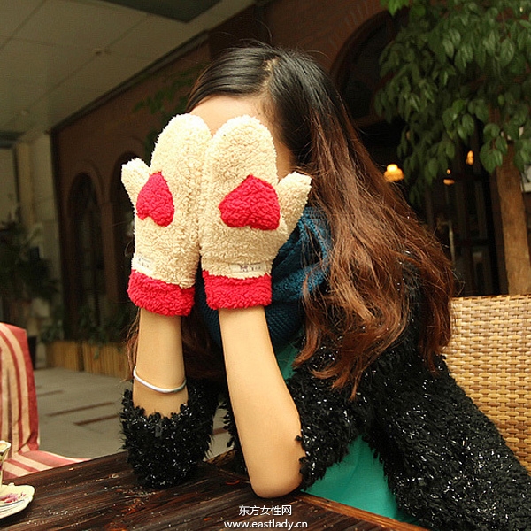 時(shí)尚可愛(ài)毛線手套帶給你春天般的感覺(jué)