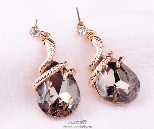 蛇年必備轉(zhuǎn)運(yùn)飾品很潮又實(shí)用