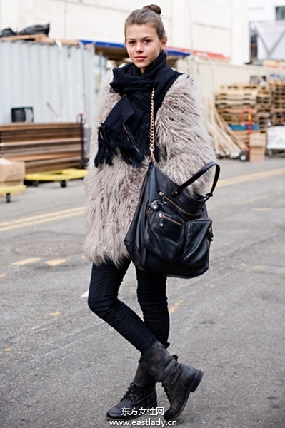 歐美街頭圍巾混搭穿出江南風(fēng)情