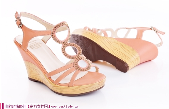 新款羅馬防水臺坡跟涼鞋 特有的防水臺設(shè)計 令您多一重保護