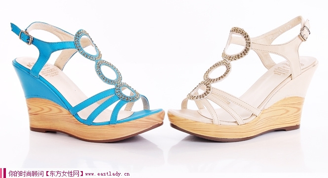 新款羅馬防水臺(tái)坡跟涼鞋 特有的防水臺(tái)設(shè)計(jì) 令您多一重保護(hù)