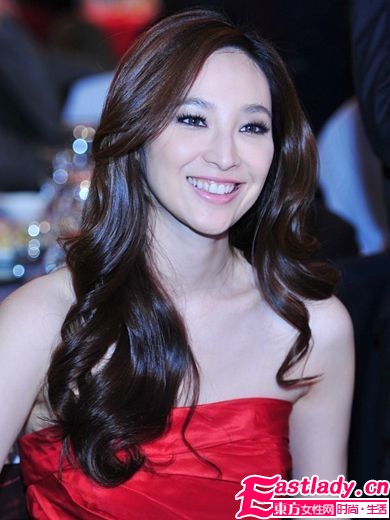 吳佩慈捐贈卡納腕表關(guān)愛自閉兒童