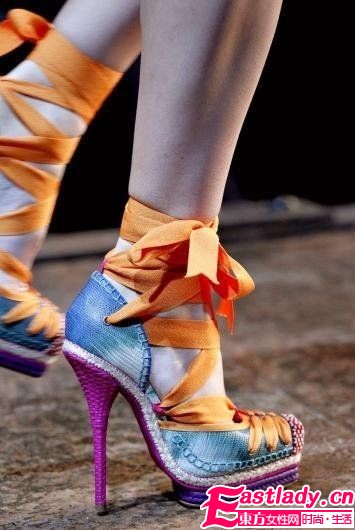 2011春夏女裝點(diǎn)睛主打配飾搶先看