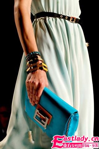 奢華手袋實(shí)用指南 不同場(chǎng)合不同搭配
