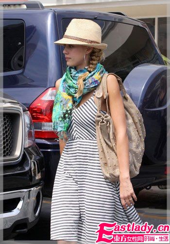 實(shí)用圍巾系法 百變造型你做主