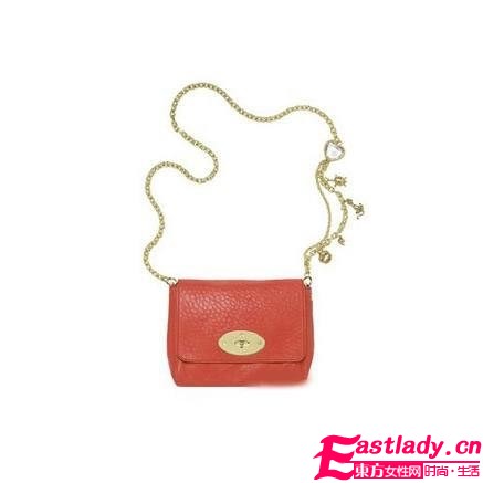 舊時(shí)代手袋優(yōu)雅回歸 深秋盛吹復(fù)古風(fēng)