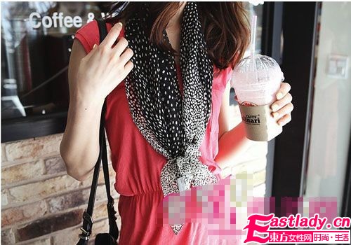 甜美OL必備扮靚單品 清爽圍巾度秋天