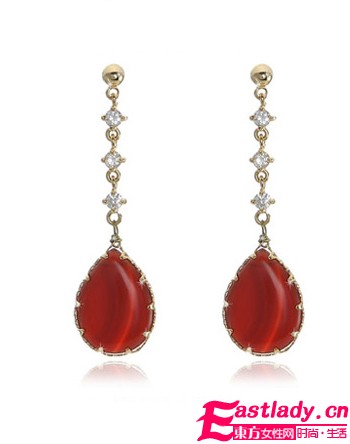 掌握耳環(huán)佩戴秘訣 讓美麗持續(xù)綻放