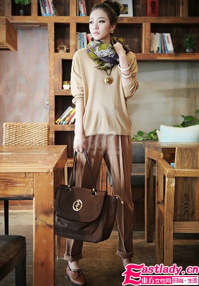 初秋輕盈絲巾 華麗美搭