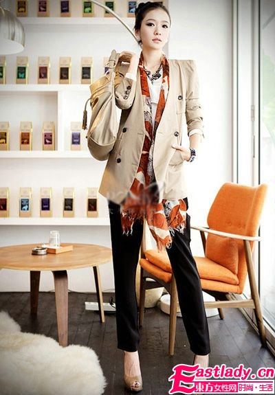 初秋輕盈絲巾 華麗美搭