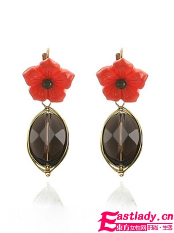 掌握耳環(huán)佩戴秘訣 讓美麗持續(xù)綻放