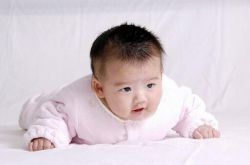為什么嬰兒要練習(xí)抬頭 訓(xùn)練抬頭需注意