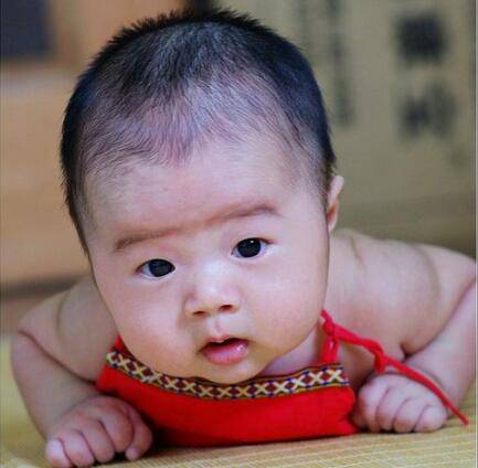 為什么嬰兒要練習(xí)抬頭 訓(xùn)練抬頭需注意