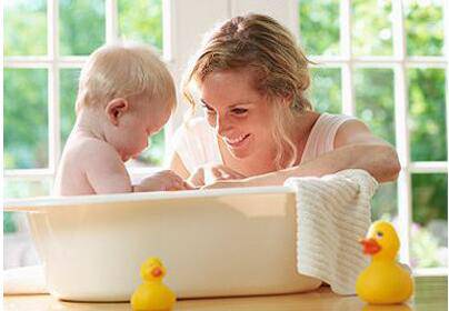 你知道嗎 這些大動作代表寶寶發(fā)育緩慢