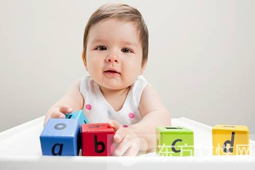 0-1歲寶寶的肢體訓(xùn)練 讓寶寶 贏在起跑線