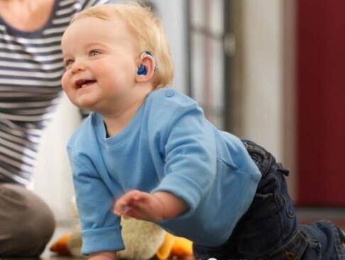 寶寶聽力發(fā)育的關(guān)鍵時期 媽媽謹防 叫叫鞋