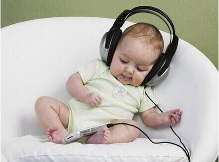 媽媽要注意 這些表現(xiàn)說明寶寶聽力異常