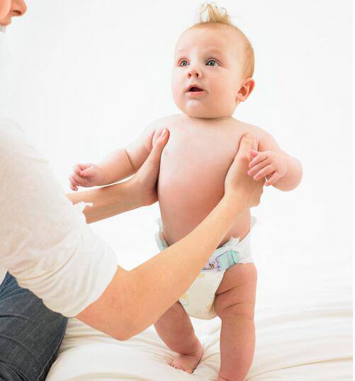 你知道嗎 這些大動作代表寶寶發(fā)育緩慢