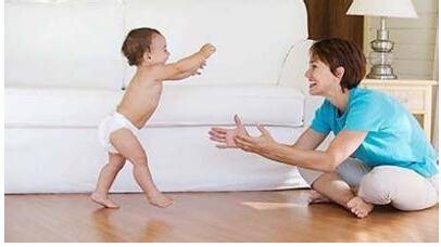 你知道嗎 這些大動作代表寶寶發(fā)育緩慢