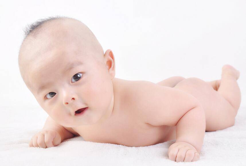 寶寶兩個月應(yīng)抬頭多少度 說說寶寶抬頭這件事