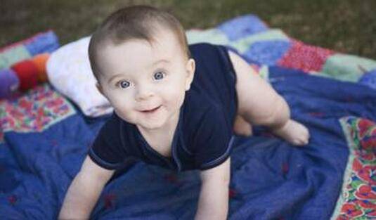 寶寶 春捂 怎么捂 解讀春捂穿衣原則