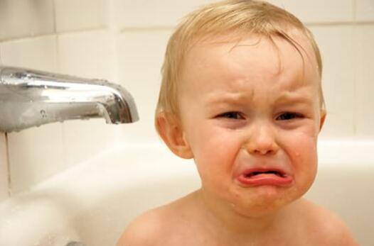 寶寶胯下長(zhǎng)大包 小心是疝氣惹的禍