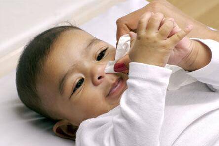 寶寶鼻塞怎么辦 出現(xiàn)這些問題應(yīng)及時就醫(yī)