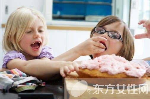 三歲寶寶飲食習慣應該如何正確培養(yǎng)