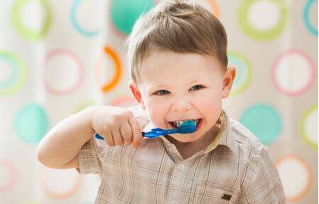 寶寶長牙順序及時間 長牙發(fā)燒媽媽需留心