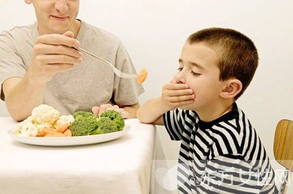 三歲寶寶飲食習慣應該如何正確培養(yǎng)