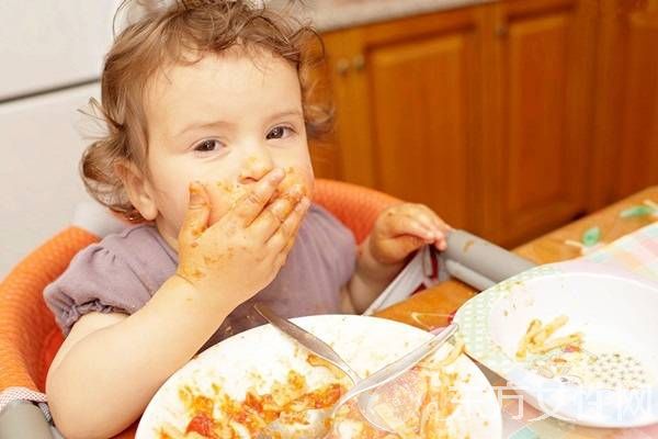 三歲寶寶飲食習慣應該如何正確培養(yǎng)