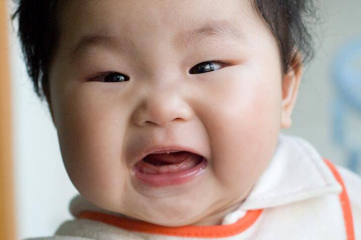 寶寶長牙順序及時間 長牙發(fā)燒媽媽需留心