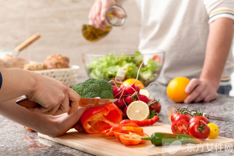 當(dāng)年的小蠻腰 如今卻在辦公室胖成了喵