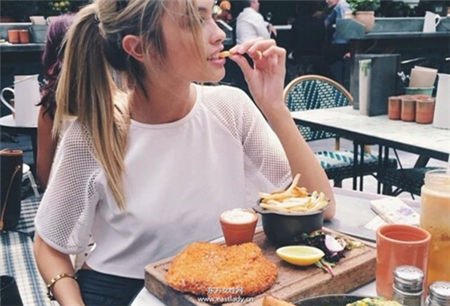 誤區(qū) 高膽固醇食物容易造成肥胖