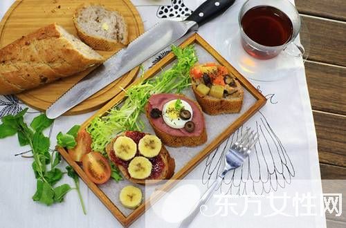 當(dāng)年的小蠻腰 如今卻在辦公室胖成了喵